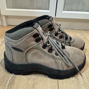 NEVADOS Women's Taupe Suede Hiking Boots -